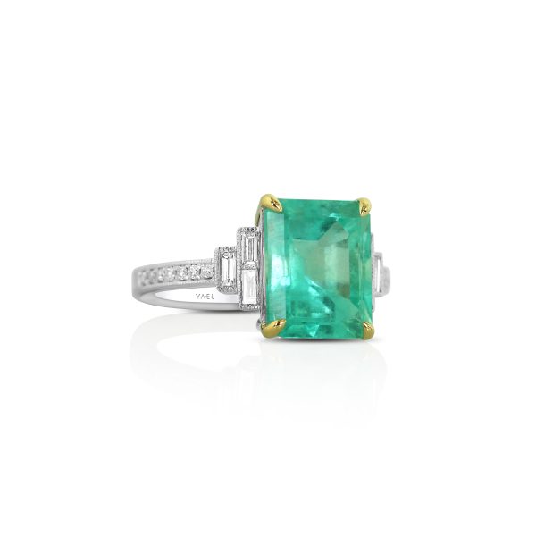 Vintage-Inspired Emerald and Diamond Ring - Image 3