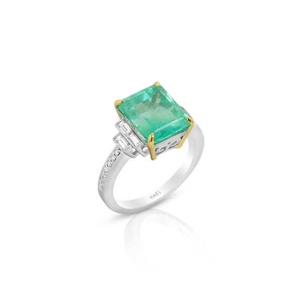Vintage-Inspired Emerald and Diamond Ring