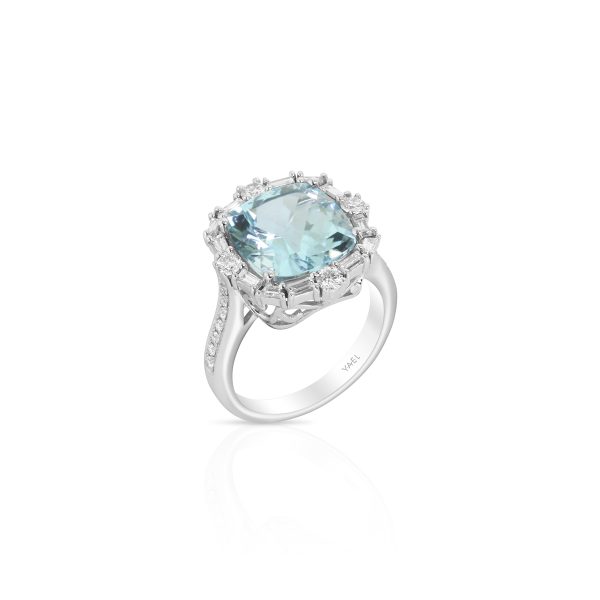 Cushion-Cut Aquamarine and Diamond Ring - Image 2