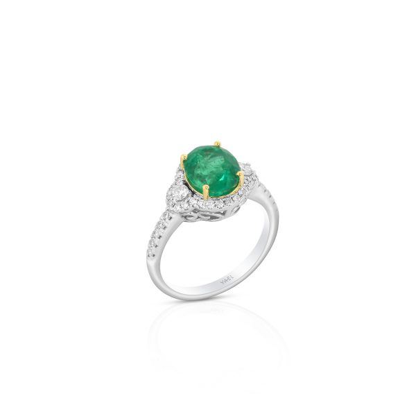 Oval Emerald and Diamond Ring - Image 2