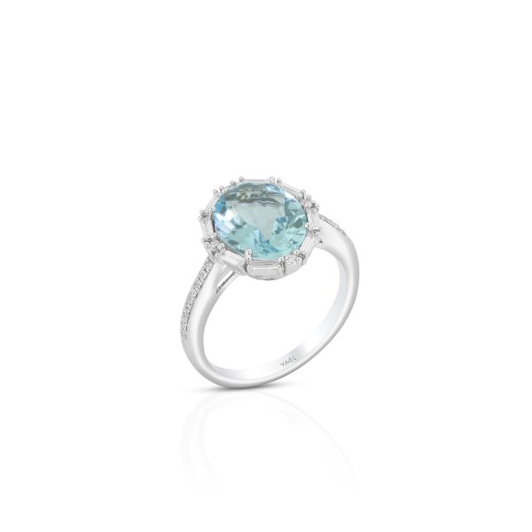 Oval Aquamarine and Diamond Ring - Image 3