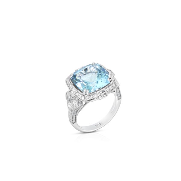 Cushion-Cut Aquamarine and Diamond Ring - Image 2